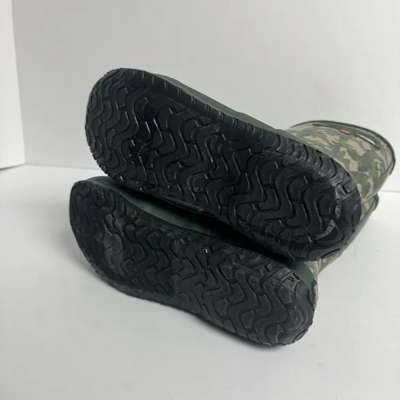 Bogs Rain Boot Camo Waterproof Size 4 M Big Kid