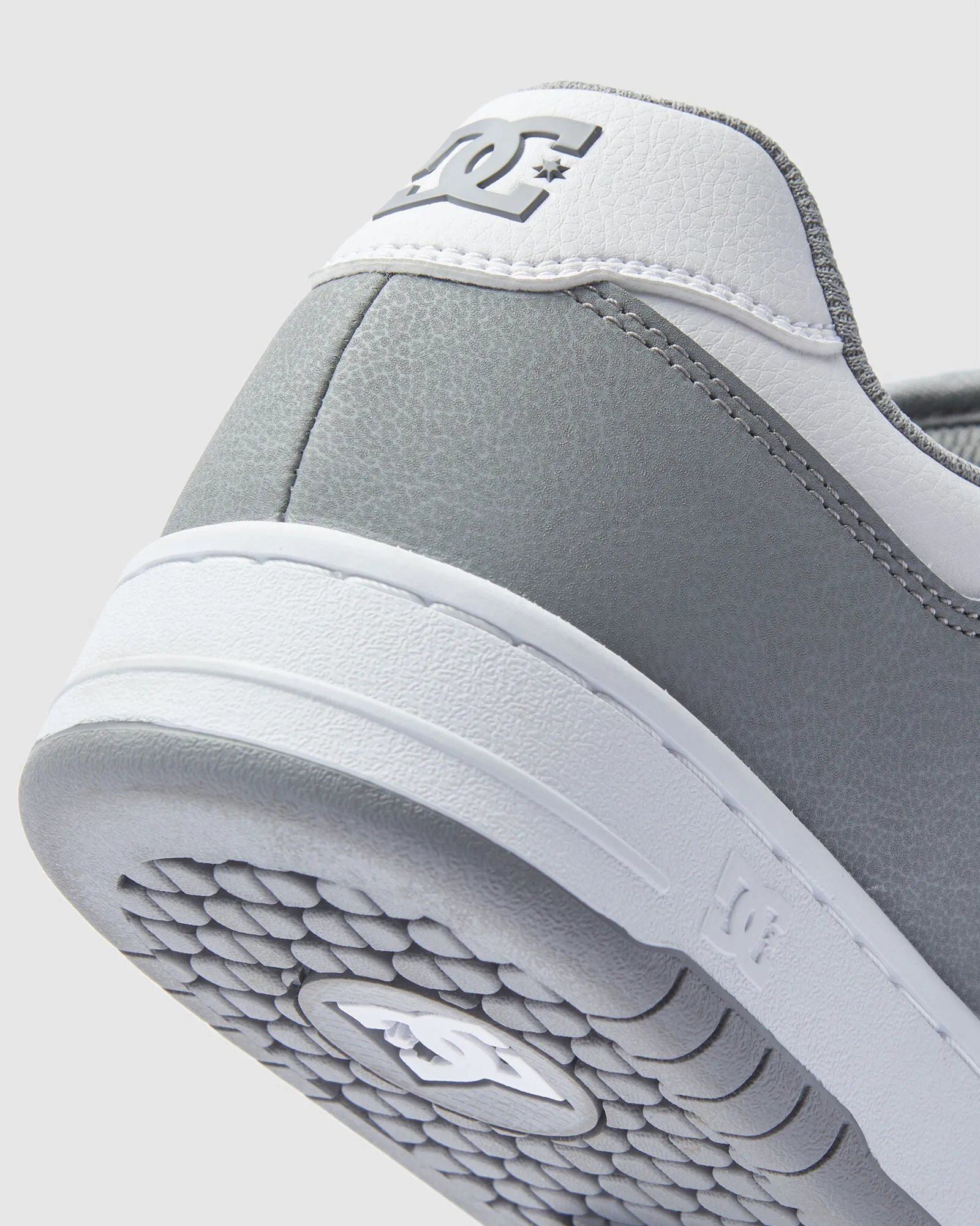 DC MANTECA 4 WHITE GREY