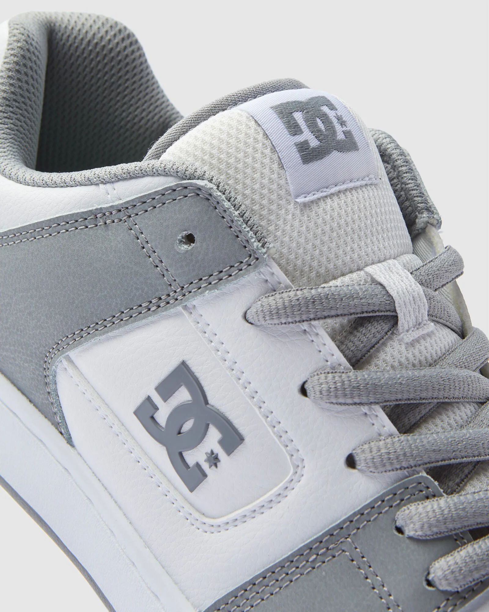 DC MANTECA 4 WHITE GREY