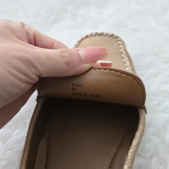 Donald J. Pliner Women's Binah Metallic Leather Light Bronze. Size 8. Good preow