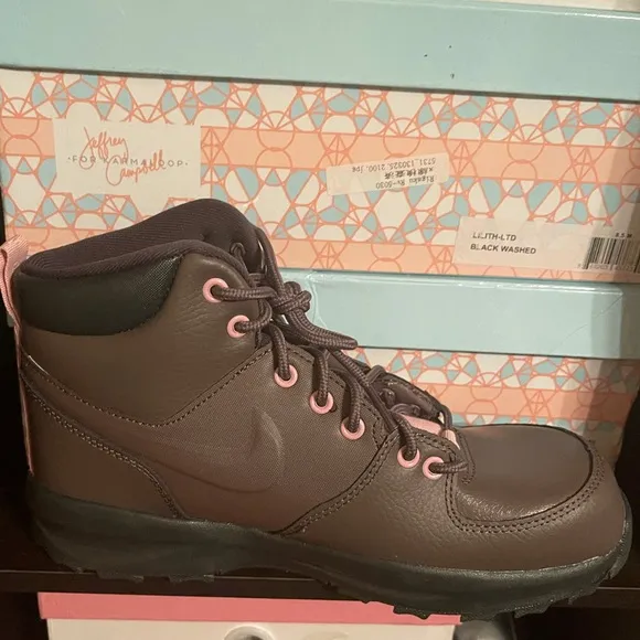 Girls' Big Kids' Nike Manoa Leather Boots