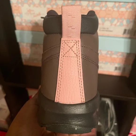 Girls' Big Kids' Nike Manoa Leather Boots