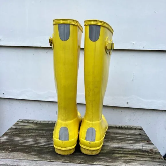 Hunter tall yellow waterproof rubber rain boots