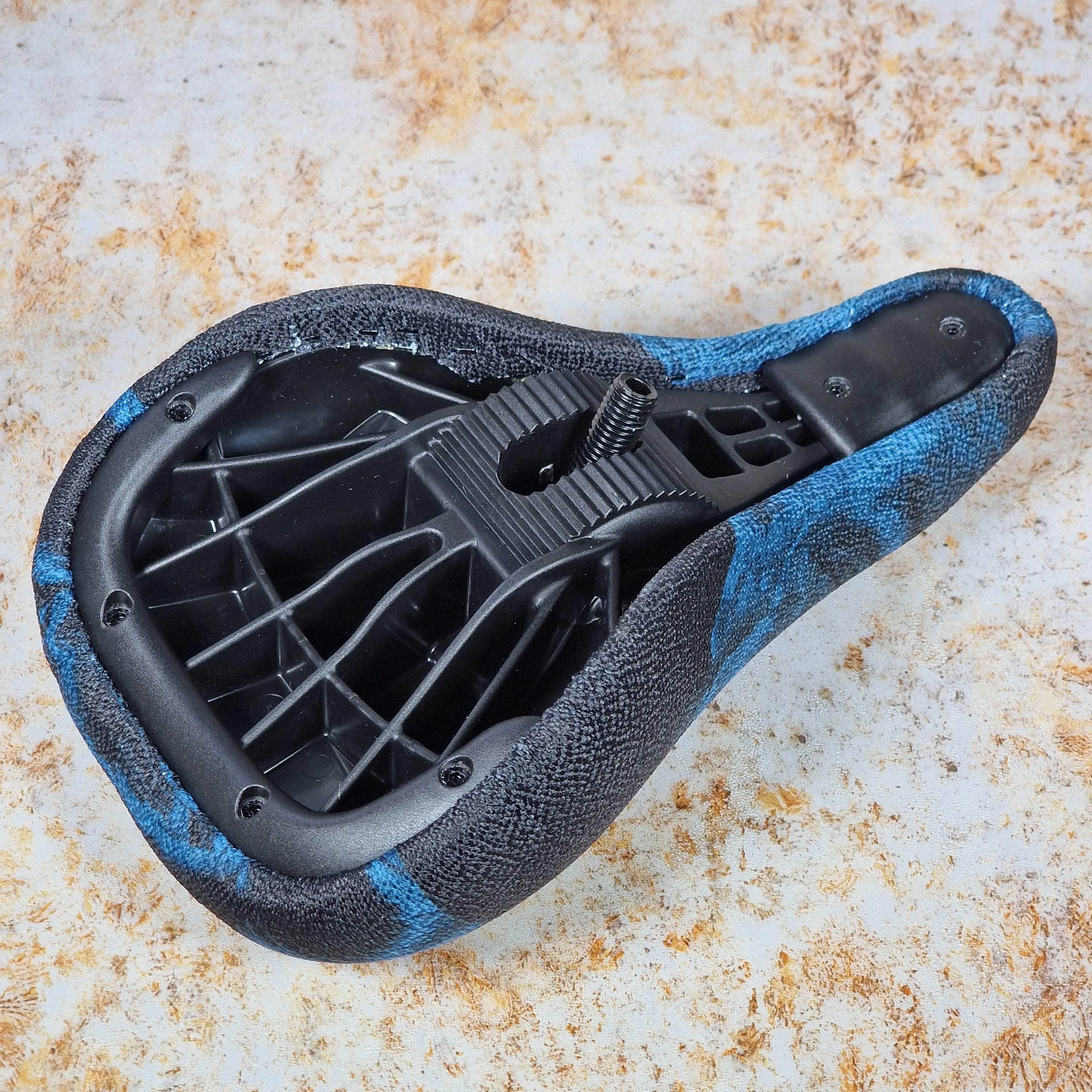 Kink Chinaski II Mid Stealth Pivotal Seat Black