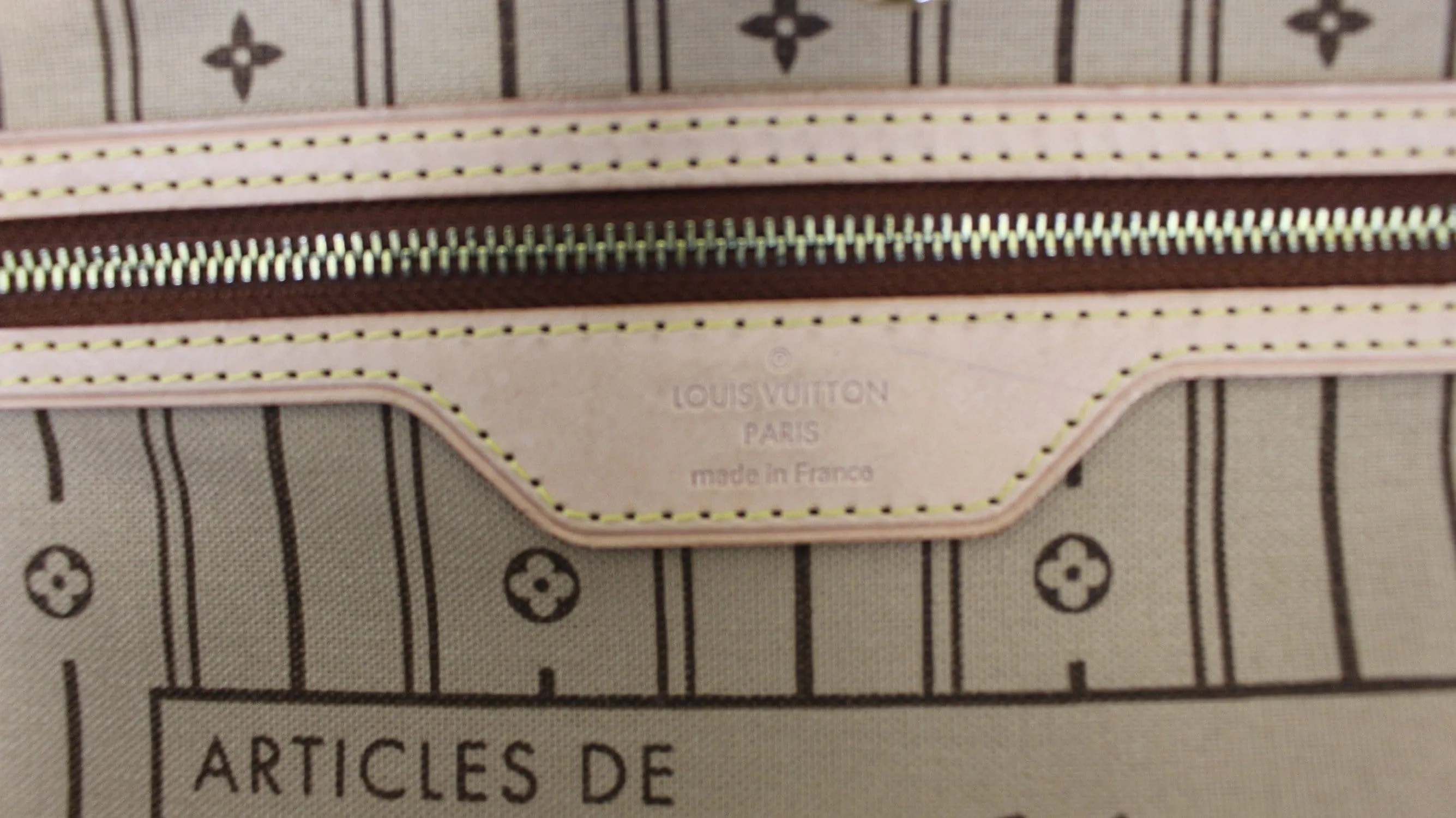 LOUIS VUITTON Monogram Neverfull MM Shoulder Bag