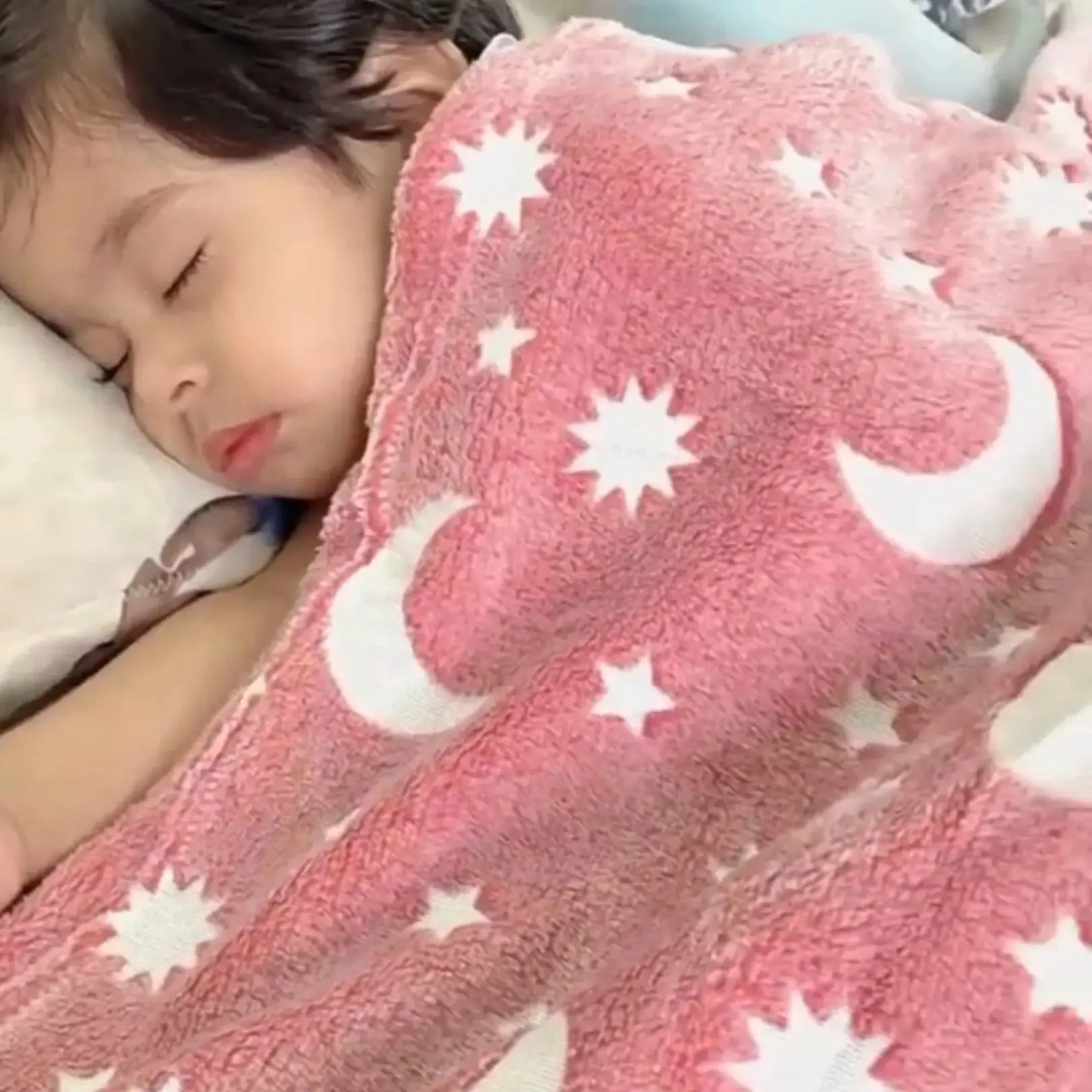 Pink Stars Glow in The Dark Blanket for Kids, Ages 0-15 years | Ultra-soft & Lightweight Blanket for Kids