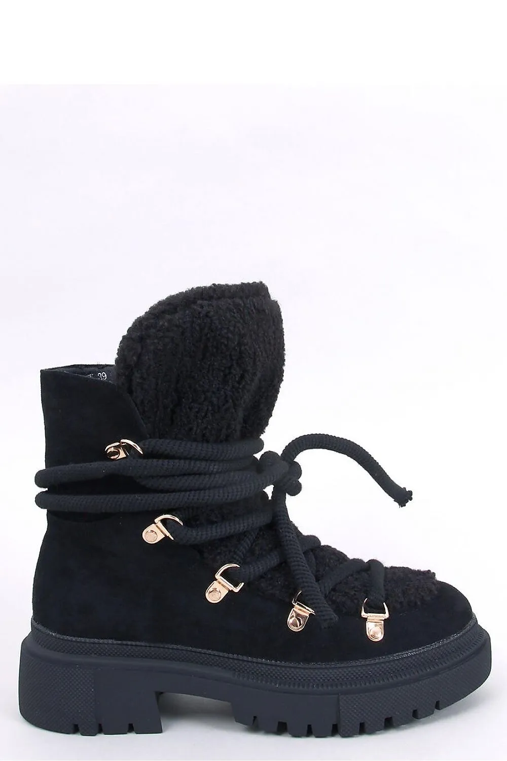 Snow boots