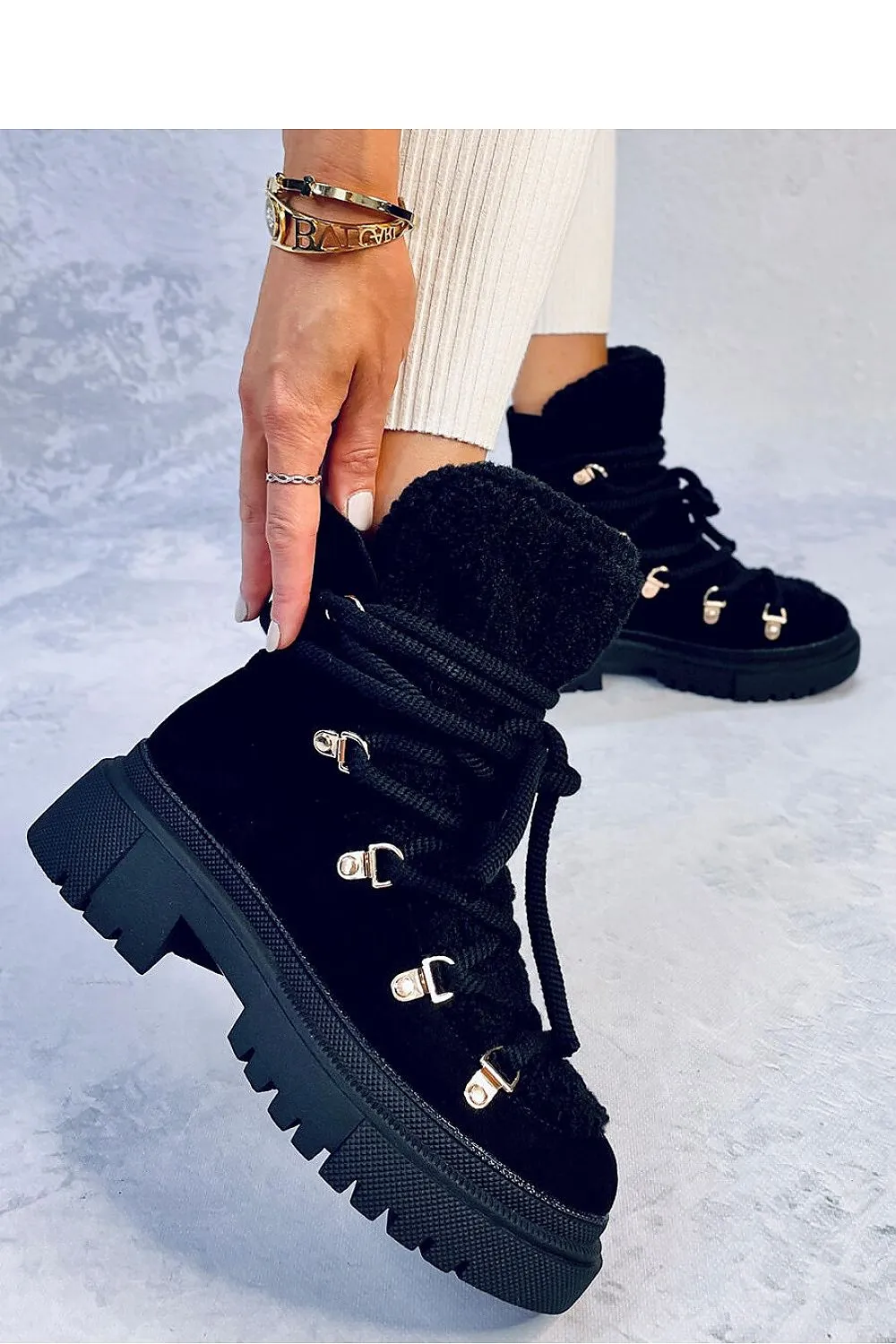 Snow boots