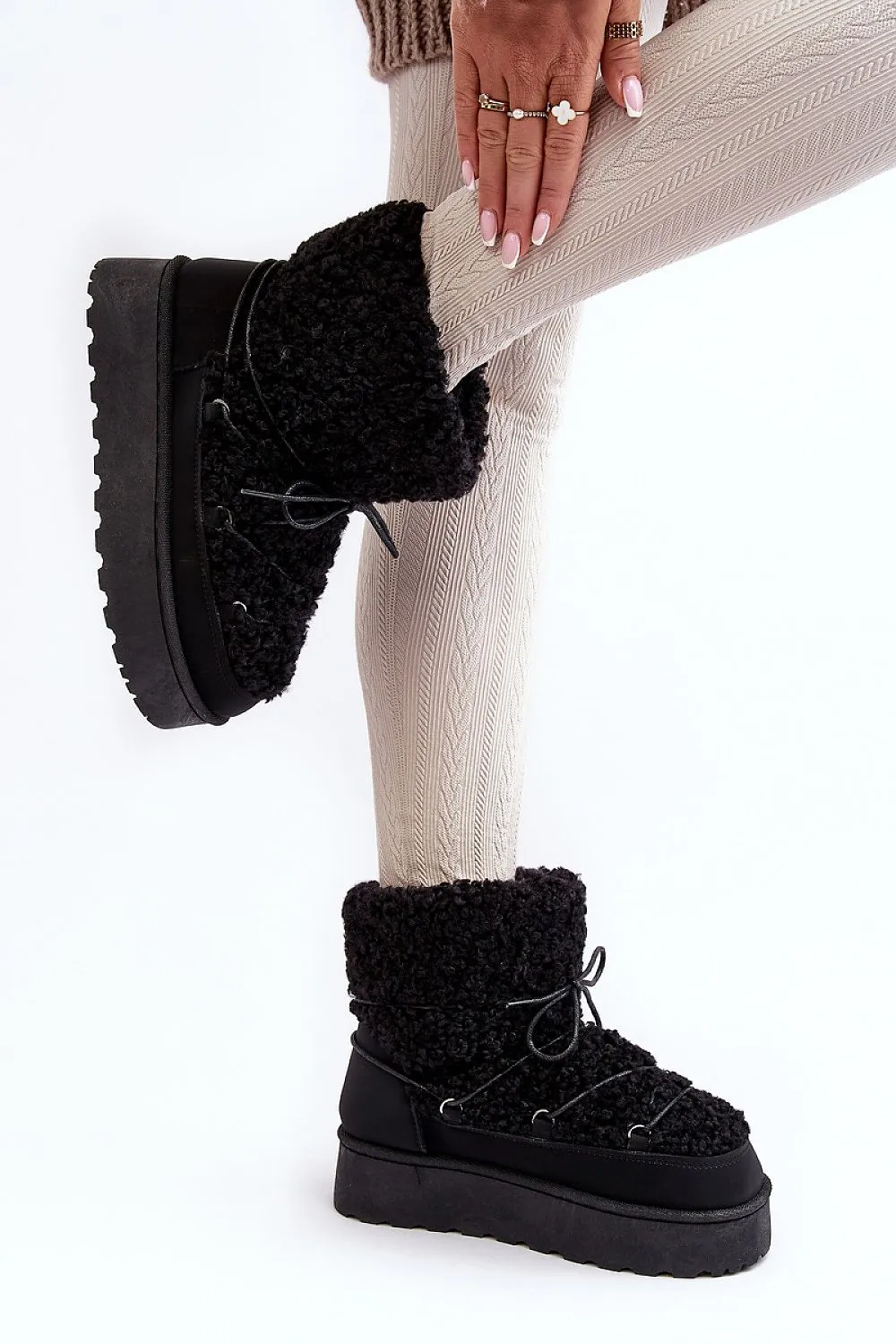 Snow boots