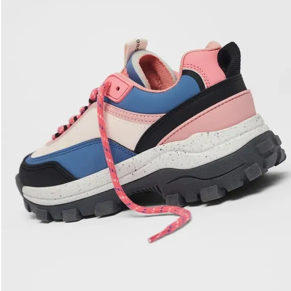 ZARA TRAINERS WITH TRACK SOLE SZ 6 / 39